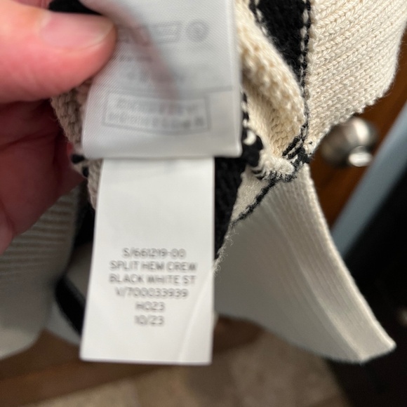 Gap women’s sweater, light tan and black stripe, size M - Picture 5 of 5